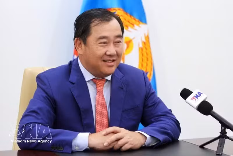 Suos Yara, primer jefe adjunto de la Comisión de Asuntos Exteriores y portavoz del Partido Popular de Camboya, en la entrevista. (Foto: VNA)