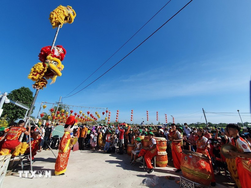 Danza de dragón en la ciudad de Can Tho en ocasión del Año Nuevo Lunar. (Foto: VNA)