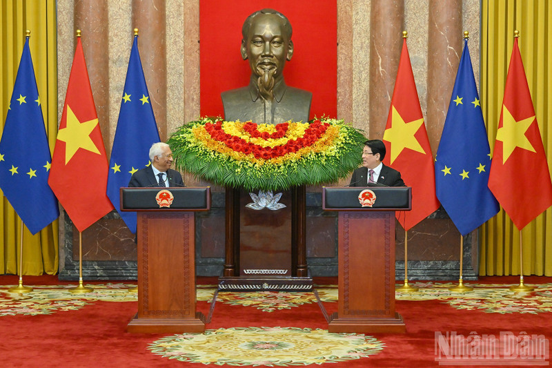 El presidente de Vietnam, Luong Cuong, y el titular del Consejo Europeo, António Costa, en la rueda de prensa. (Foto: Nhan Dan)