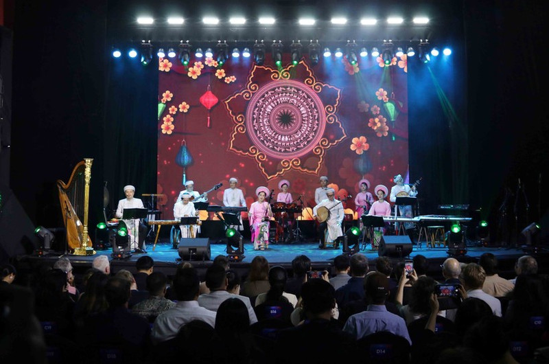 Espectáculos vietnamitas en el evento. (Foto: VNA)