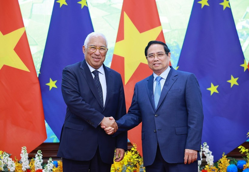 El primer ministro de Vietnam, Pham Minh Chinh (derecha), y el presidente del Consejo Europeo, António Costa. (Foto: VNA)