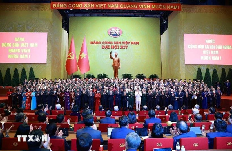 El nuevo Comité Central del Partido Comunista de Vietnam se presenta en el XIV Congreso Nacional de la organización. (Foto: VNA)