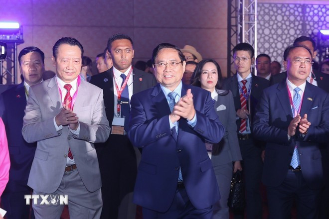 El primer ministro de Vietnam, Pham Minh Chinh, asiste al Diálogo de Alto Nivel en la Cumbre Empresarial y de Inversión de la Asean (ABIS). (Foto: VNA)
