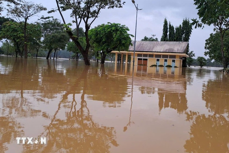 Intensas lluvias e inundaciones han provocado graves daños en varias provincias del Centro de Vietnam. (Foto: VNA)