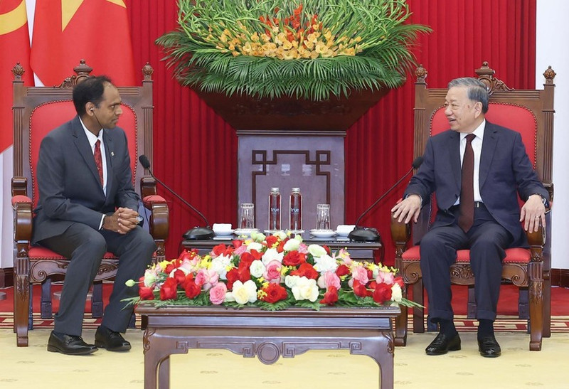 El secretario general del Partido Comunista de Vietnam, To Lam, recibe a Sandeep Bharathi, presidente del grupo tecnológico Marvell de Estados Unidos. (Foto: VNA)