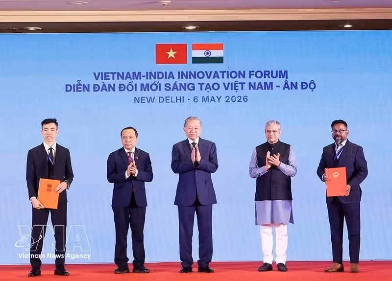 El secretario general del Partido Comunista y presidente de Vietnam, To Lam, asiste y pronuncia un discurso en el Foro de Innovación Vietnam - India. (Foto: VNA)