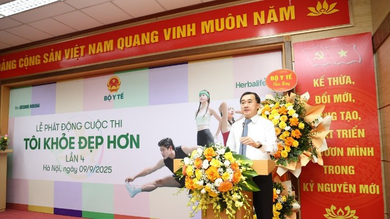 El viceministro de Salud Pública vietnamita Tran Van Thuan interviene en el acto. (Foto: Nhan Dan)