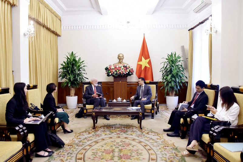 El viceministro de Relaciones Exteriores de Vietnam Dang Hoang Giang se reúne con el embajador de Suiza, Thomas Gass. (Foto: VNA)