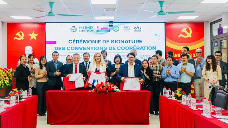 En el acto de firma. (Foto: Nhan Dan)