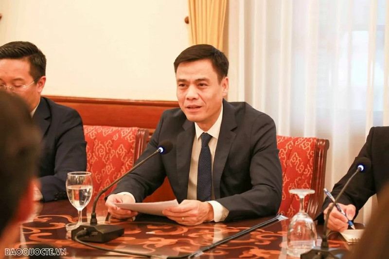 El viceministro de Relaciones Exteriores de Vietnam Dang Hoang Giang habla en la cita. (Foto: baoquocte.vn)