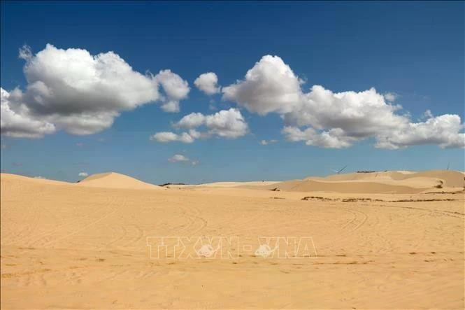Bau Trang está conformada por dos lagunas (Bau Ong y Bau Ba) y dunas de arena blanca. (Fotografía: VNA)