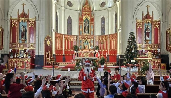 Ambiente navideño en la Catedral de Hai Phong. (Foto: VNA)