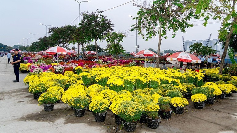 Mercado de flores de primavera Binh Dien 2026: Un evento inolvidable para el Tet. (Foto: VNA)