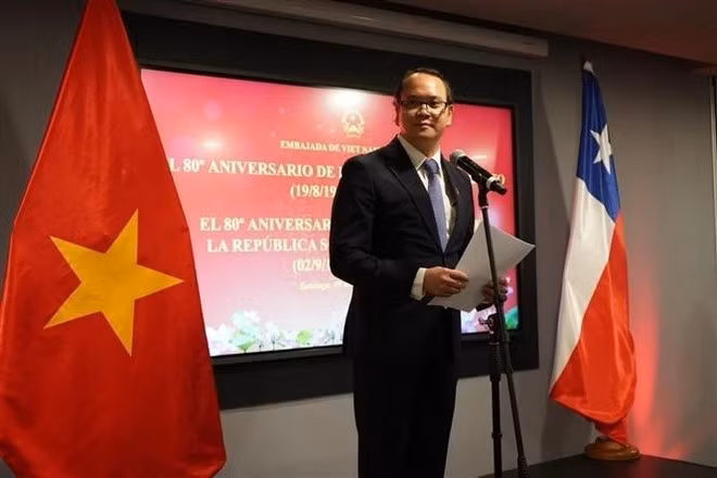 El embajador de Vietnam en Chile, Nguyen Viet Cuong, habla en el evento. (Foto: Embajada de Vietnam en Chile)