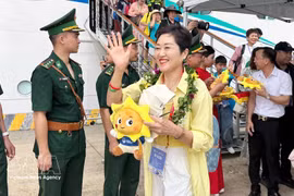 Turistas del crucero Adora Magic City llegan a la provincia de Quang Ninh. (Foto: VNA)