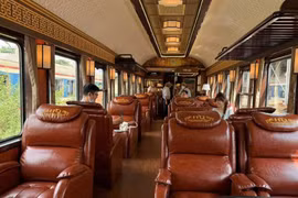 Interior del tren patrimonial HQ1/HQ2, denominado “Ruta de las maravillas, Patrimonio Mundial”. (Foto: VNR)