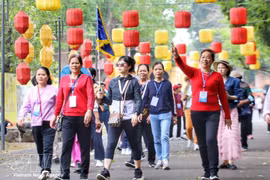 Un grupo de turistas chinos en la Ciudadela Imperial de Thang Long. (Foto: VNA)
