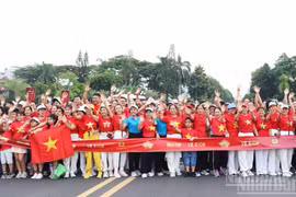 En la caminata Avanzamos con Vietnam 2025 en la provincia de Quang Ngai. (Foto: HIEN CU)