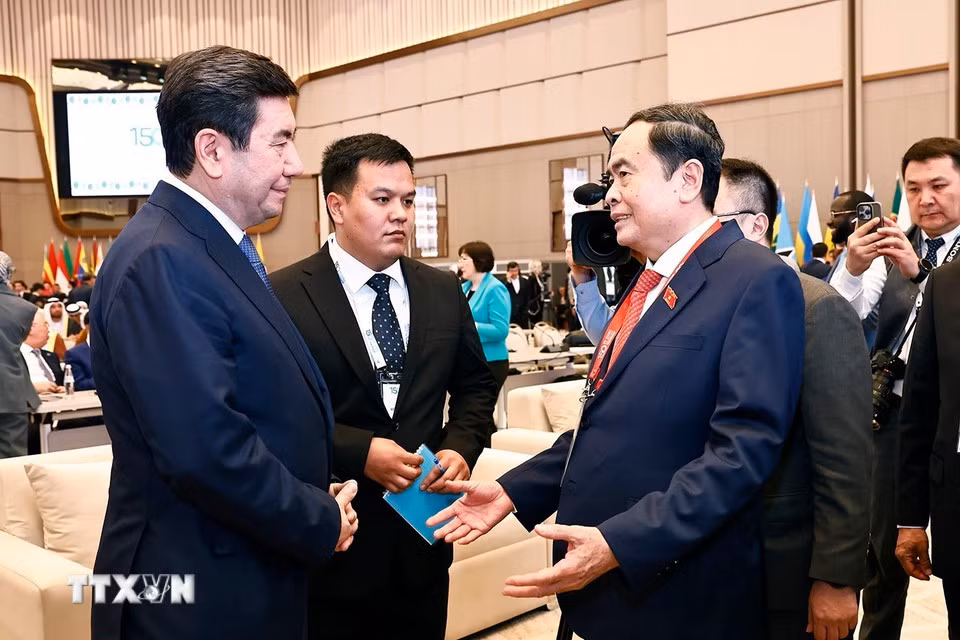 El presidente de la ANV, Tran Thanh Man, y otros delegados en la ceremonia inaugural del evento. (Foto: VNA)