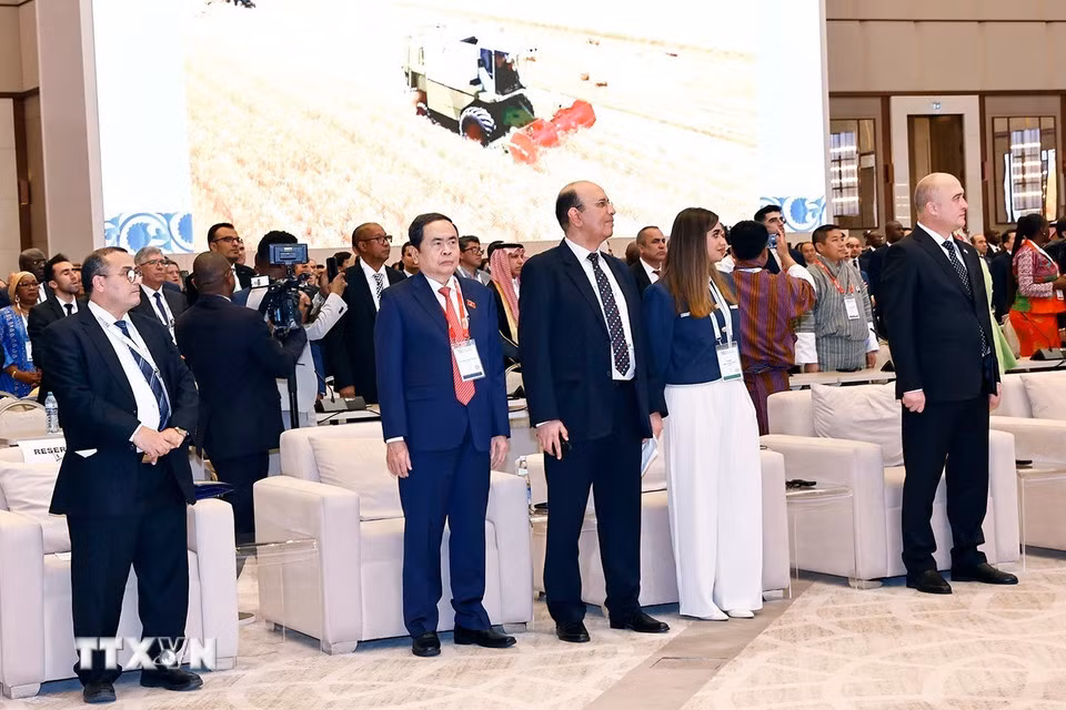 Tran Thanh Man y otros delegados a la cita. (Foto: VNA)