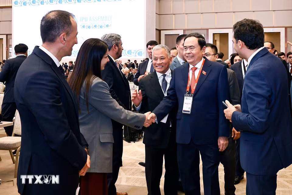 El presidente de la ANV, Tran Thanh Man, y otros delegados en la ceremonia inaugural de la cita. (Foto: VNA)