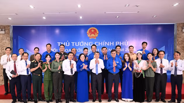 [Foto] Premier vietnamita dialoga con jóvenes