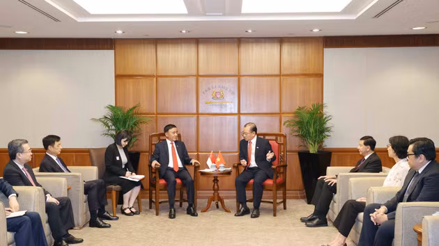[Foto] Alto dirigente vietnamita se reúne con presidente del Parlamento de Singapur