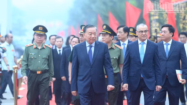 [Foto] Líder partidista asiste a ceremonia por 72º aniversario de visita del Presidente Ho Chi Minh al Templo de Reyes Hung