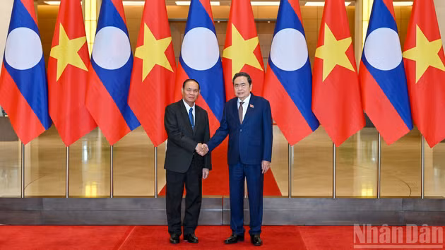 [Foto] Titular del Legislativo de Vietnam recibe al dirigente partidista de Laos