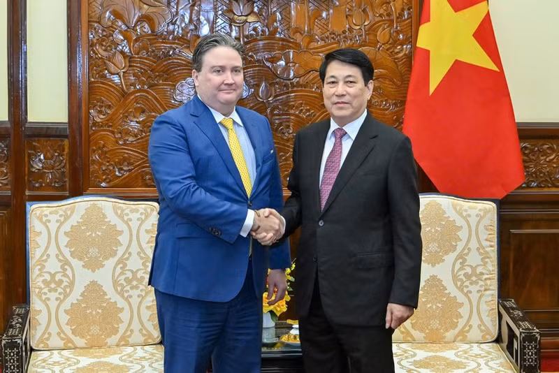 El presidente vietnamita, Luong Cuong, y el embajador estadounidense en Hanói, Marc Knapper (Foto: Nhan Dan)