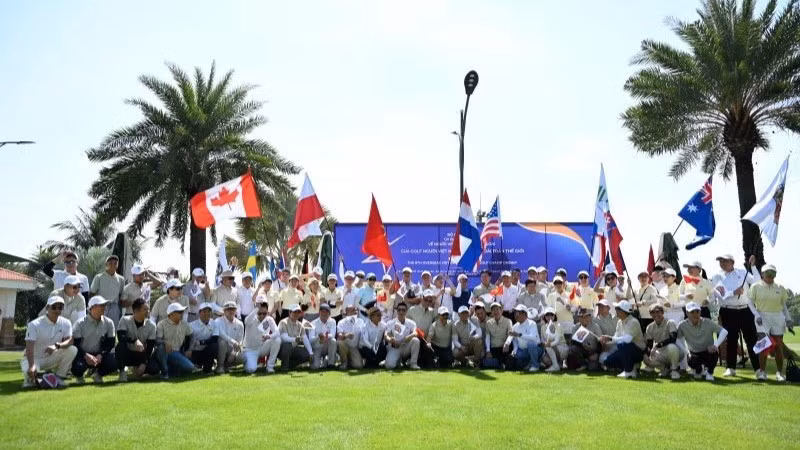 Casi 100 golfistas vietnamitas residentes en el extranjero participan en el Torneo. (Foto: Comité Estatal sobre los Vietnamitas en el Extranjero)