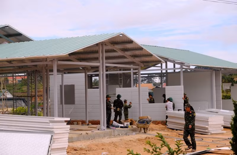 La “Campaña Quang Trung” destina a reconstruir y reparar las viviendas de las familias afectadas por desastres naturales, tifones e inundaciones en la región central del país (Foto: VNA)
