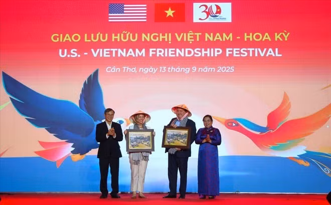 En el festival de la Amistad entre Estados Unidos y Vietnam en la ciudad de Can Tho, en el Delta del Mekong en septiembre de 2025. (Foto: VNA)