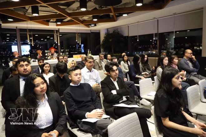 Participantes en el seminario “Dando forma al futuro: Impuestos, Planificación Patrimonial e Inteligencia Artificial" (Foto: VNA)