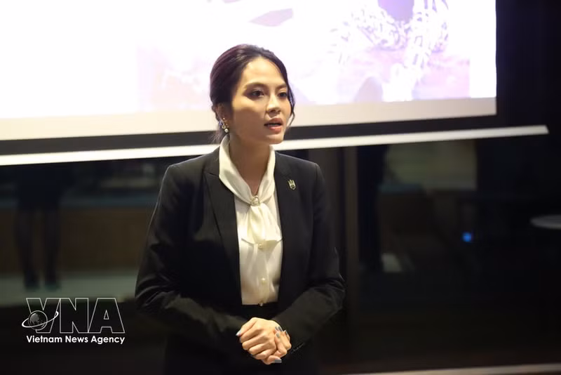 Christine Le, directora general de Eastern Horizon Wealth Management, presidenta de la Asociación de Finanzas e Inversiones de Vietnam en el Reino Unido y miembro honoraria de la Asociación de Finanzas Personales del Reino Unido (Foto: VNA)