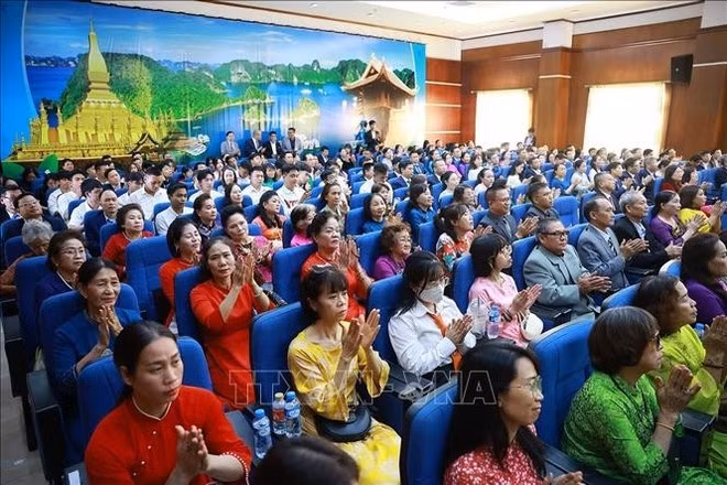Representantes de la comunidad vietnamita en Laos (Foto: VNA)