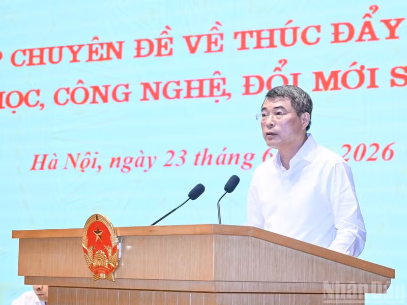 El primer ministro de Vietnam, Le Minh Hung, ordena priorizar recursos para productos tecnológicos estratégicos. (Foto: Nhan Dan)