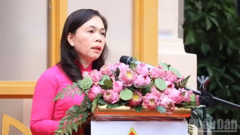 Nguyen Thanh Xuan, subsecretario del Comité del Partido del Comité Popular de Ciudad Ho Chi Minh, interviene en la ceremonia.