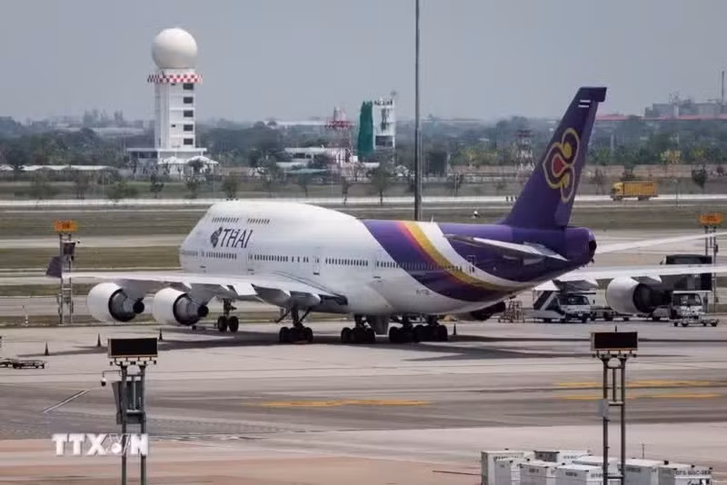 Un avión de Thai Airways en el aeropuerto de Suvarnabhumi en Bangkok, Tailandia. (Foto: VNA)