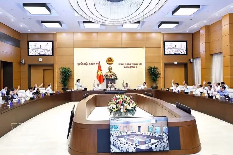 El Comité Permanente de la Asamblea Nacional de Vietnam en su tercera reunión. (Foto: VNA)