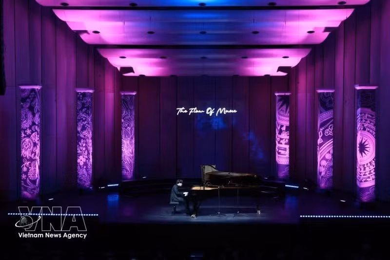 El programa especial de conciertos "El Flujo de la Música" conmemora el 76º aniversario del establecimiento de relaciones diplomáticas entre Vietnam y Polonia. (Foto: VNA)