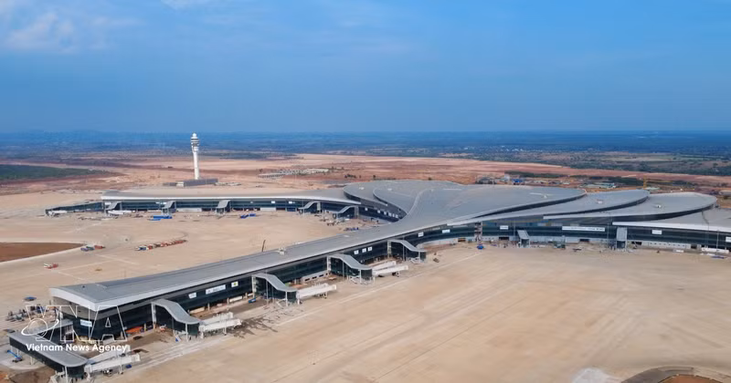 La zona de estacionamiento de aeronaves y la terminal de pasajeros del aeropuerto de Long Thanh han finalizado prácticamente las obras principales. (Foto: VNA)