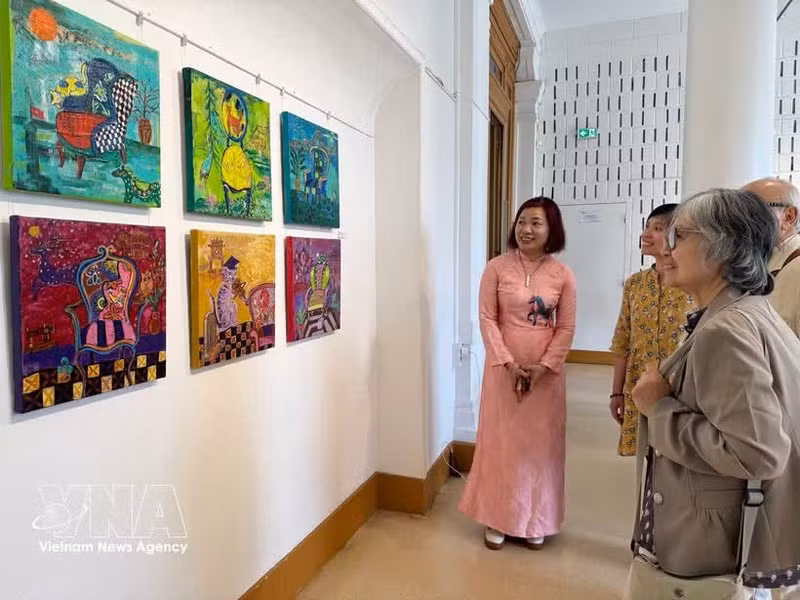Visitantes en la exposición. (Foto: VNA)