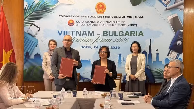La Asociación Vietnamita de Cultura y Turismo en Europa (VNCT) y la Asociación Búlgara de Turismo y Ocio (BUBSPA) firmaron un Memorando de Entendimiento (Foto: VNA)