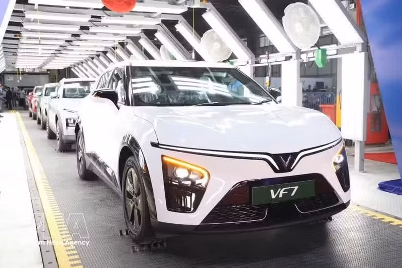 Modelos de vehículos eléctricos fabricados en una planta de VinFast en India. (Foto: VNA)