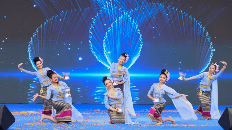 El programa “Pulso de Tailandia en Hanói 2026” ofrece a los visitantes la oportunidad de admirar danzas tradicionales tailandesas. (Foto: Embajada de Tailandia en Hanói)