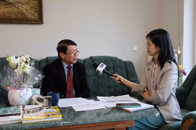 Nguyen Duc Thang, miembro del Comité Ejecutivo de la Asociación Alemania–Vietnam y presidente del Club de Artes Thang Muoi, en la entrevista. (Fuente: VNA)