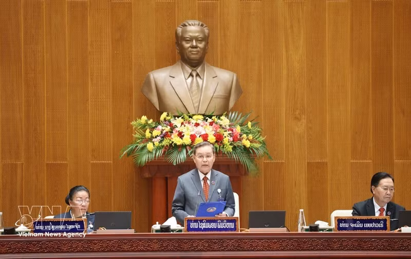 La Asamblea Nacional de Laos elige a principales dirigentes del país (Foto: VNA)