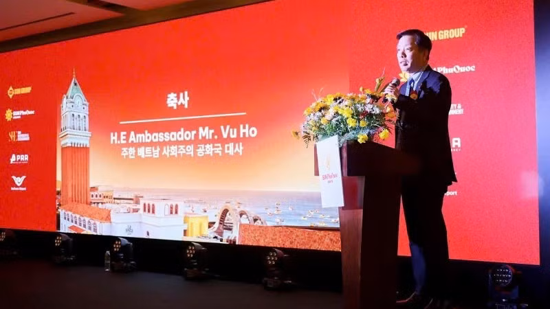 El embajador de Vietnam en Corea del Sur, Vu Ho, interviene en la ceremonia de inauguración de los vuelos directos Phu Quoc-Seúl, celebrada el 25 de marzo.