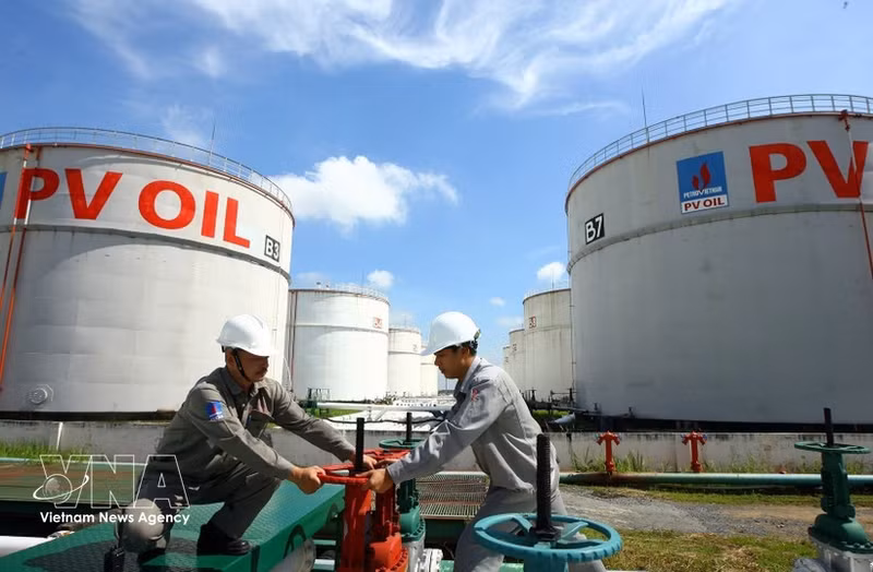 Operación del sistema de suministro de gasolina y petróleo en PV Oil Nha Be (Ciudad Ho Chi Minh). Foto: VNA